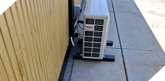 Airco buitenunit zijkant
